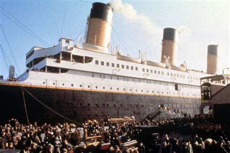 pictures of the titanic before it sank